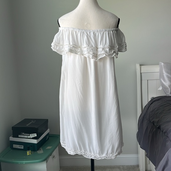 Wilfred White Off the Shoulder Dress 💚 - Picture 3 of 11